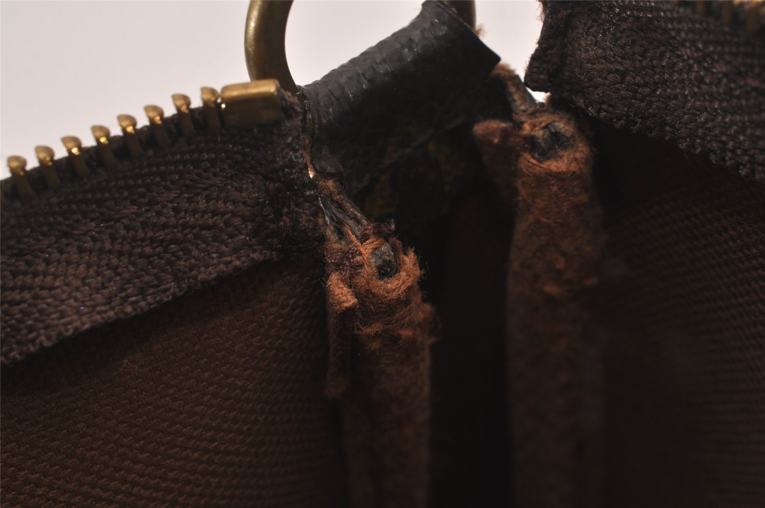 Authentic Louis Vuitton Monogram Pochette Accessoires Shoulder Cross Pouch 6040I