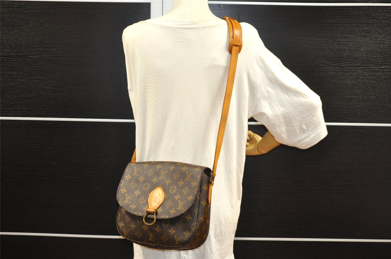 Authentic Louis Vuitton Monogram Saint Cloud GM M51242 Shoulder Cross Bag 6042I