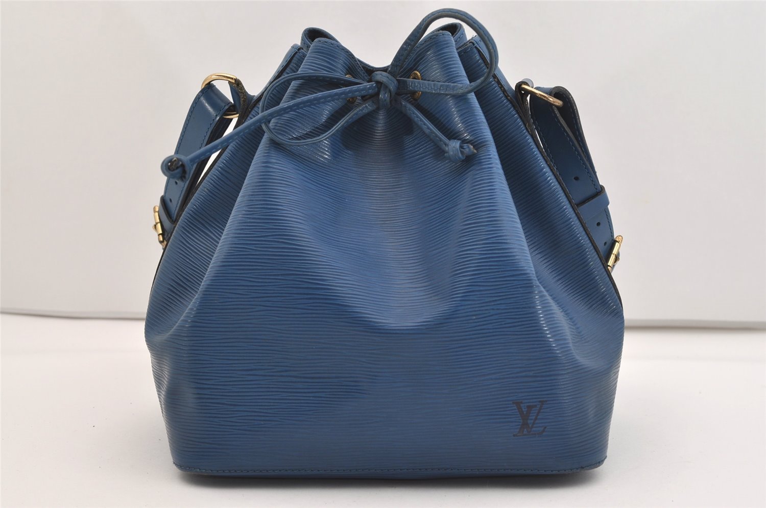 Authentic Louis Vuitton Epi Petit Noe Shoulder Drawstring Bag M44105 Blue 6045J