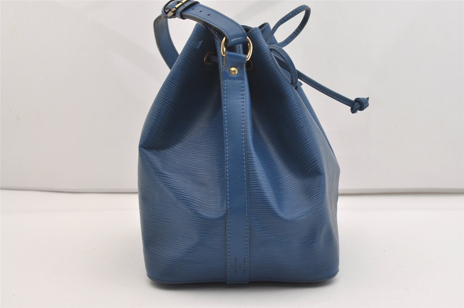 Authentic Louis Vuitton Epi Petit Noe Shoulder Drawstring Bag M44105 Blue 6045J