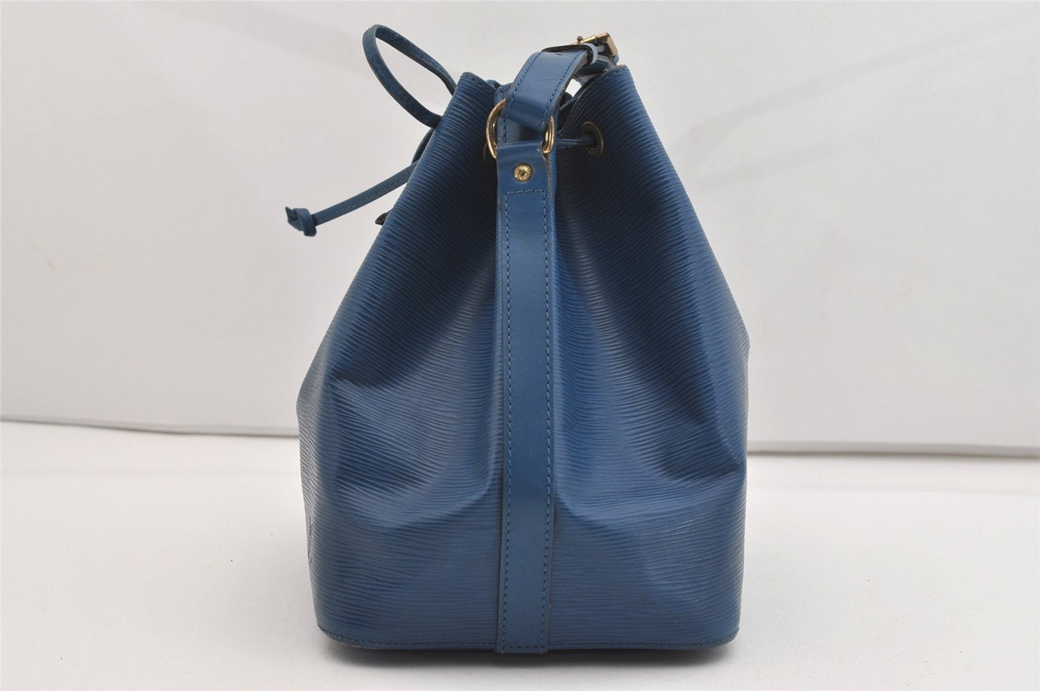 Authentic Louis Vuitton Epi Petit Noe Shoulder Drawstring Bag M44105 Blue 6045J