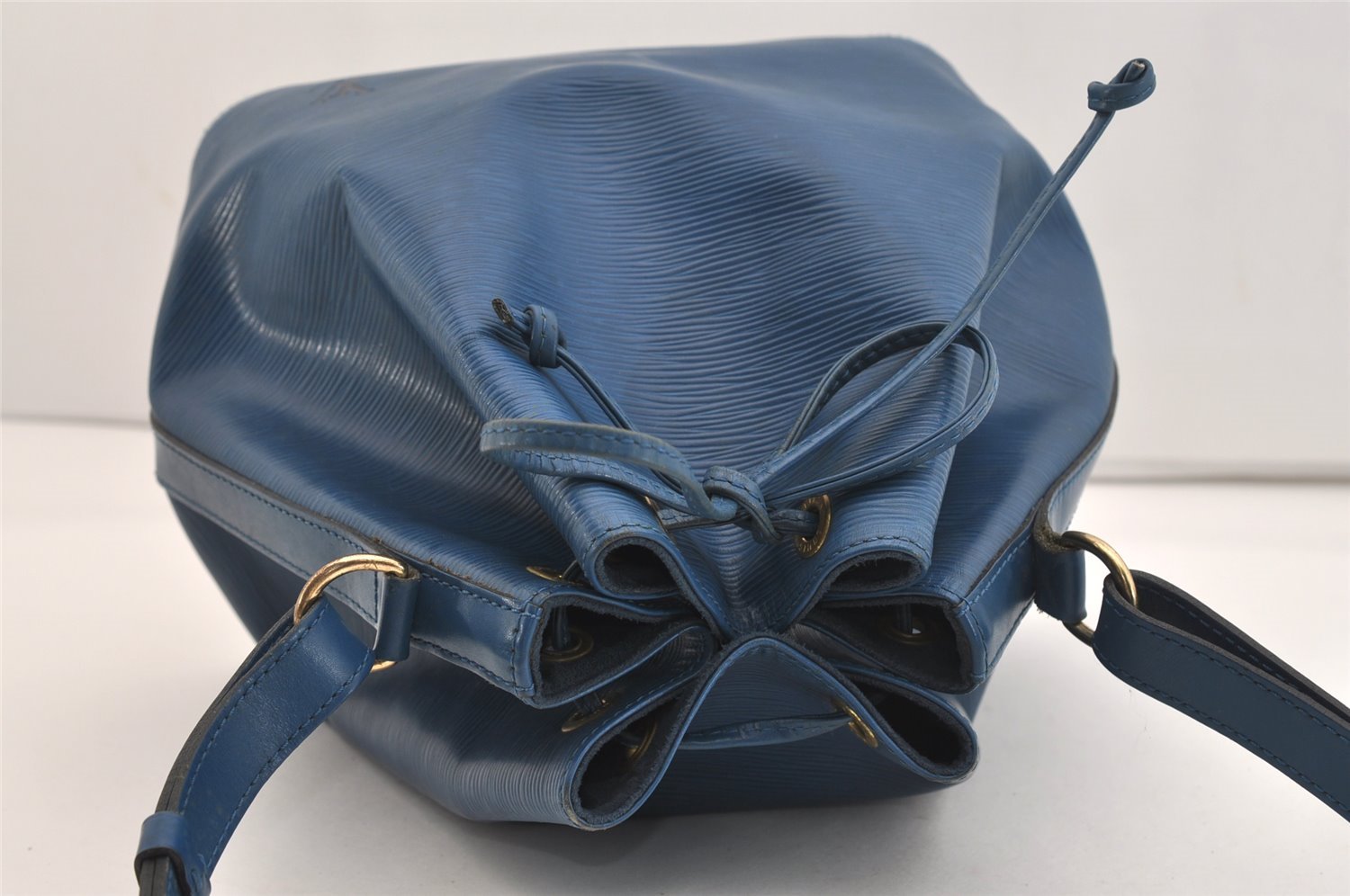 Authentic Louis Vuitton Epi Petit Noe Shoulder Drawstring Bag M44105 Blue 6045J