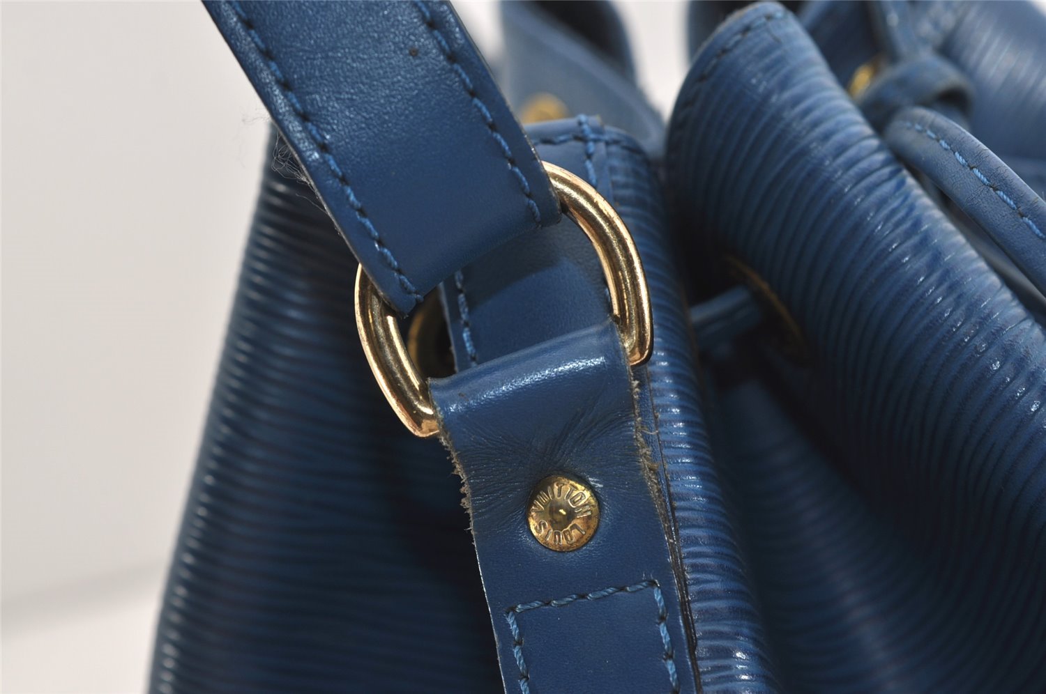 Authentic Louis Vuitton Epi Petit Noe Shoulder Drawstring Bag M44105 Blue 6045J