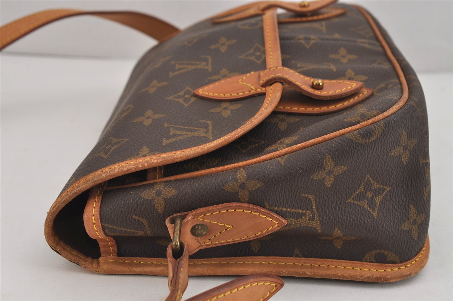 Authentic Louis Vuitton Monogram Gibeciere MM Shoulder Cross Bag M42247 LV 6046J