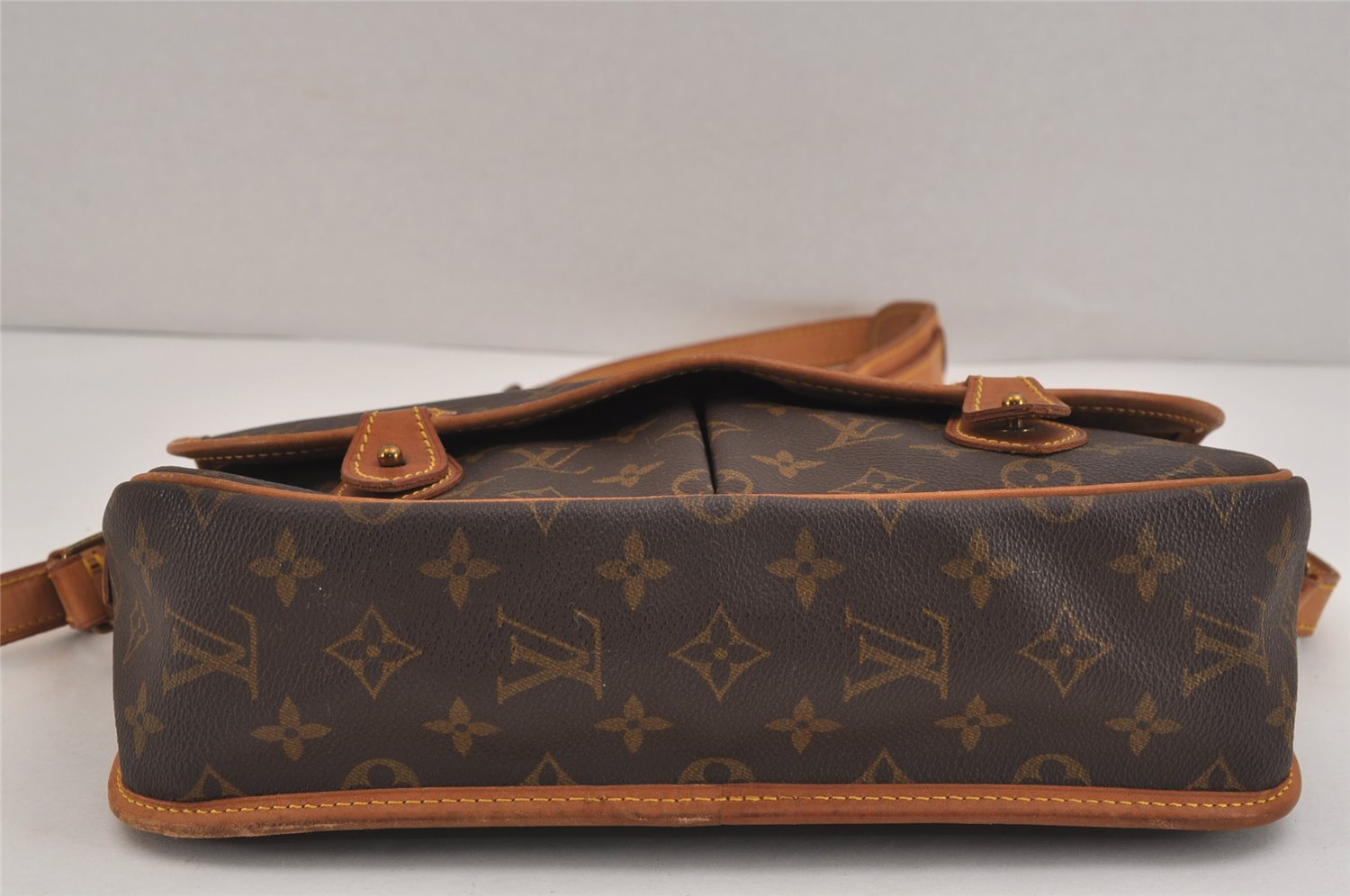 Authentic Louis Vuitton Monogram Gibeciere MM Shoulder Cross Bag M42247 LV 6046J