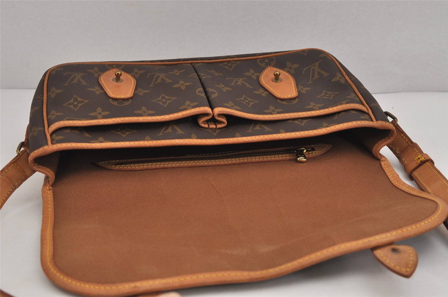 Authentic Louis Vuitton Monogram Gibeciere MM Shoulder Cross Bag M42247 LV 6046J