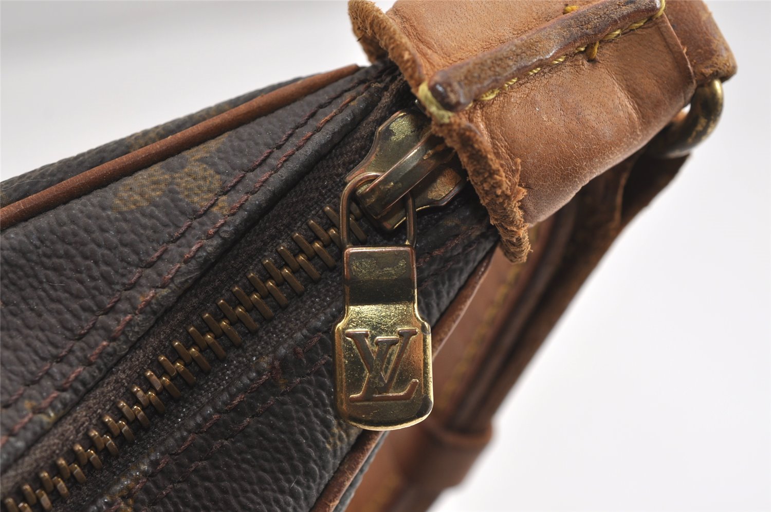 Authentic Louis Vuitton Monogram Boulogne 30 Shoulder Cross Bag M52165 LV 6049J