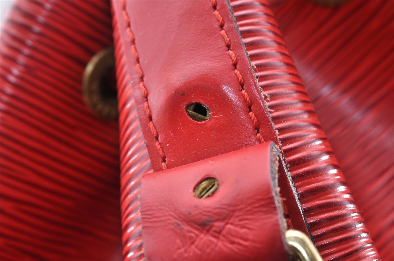 Authentic Louis Vuitton Epi Petit Noe Shoulder Drawstring Bag M44107 Red 6051I