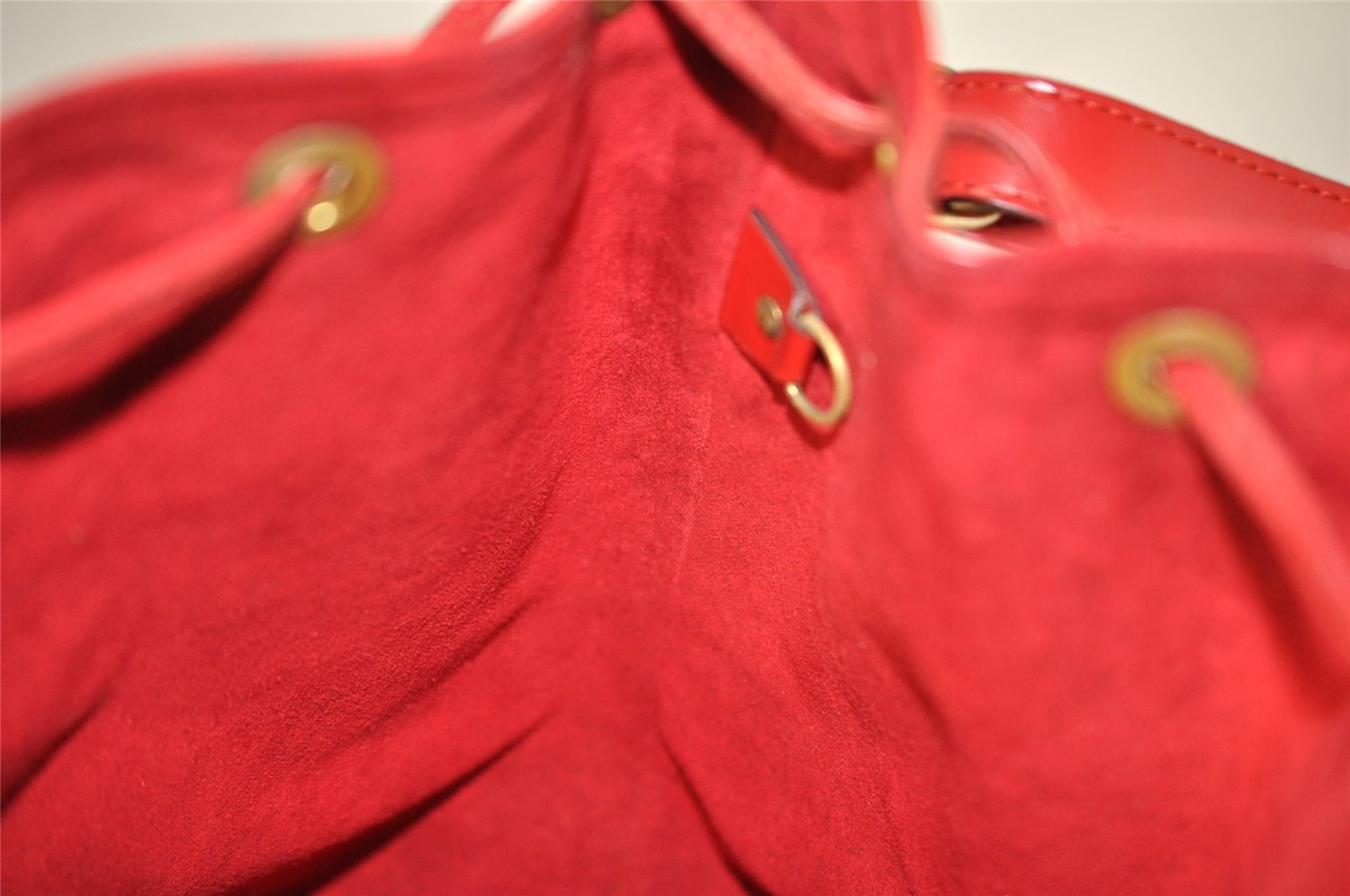 Authentic Louis Vuitton Epi Petit Noe Shoulder Drawstring Bag M44107 Red 6051I