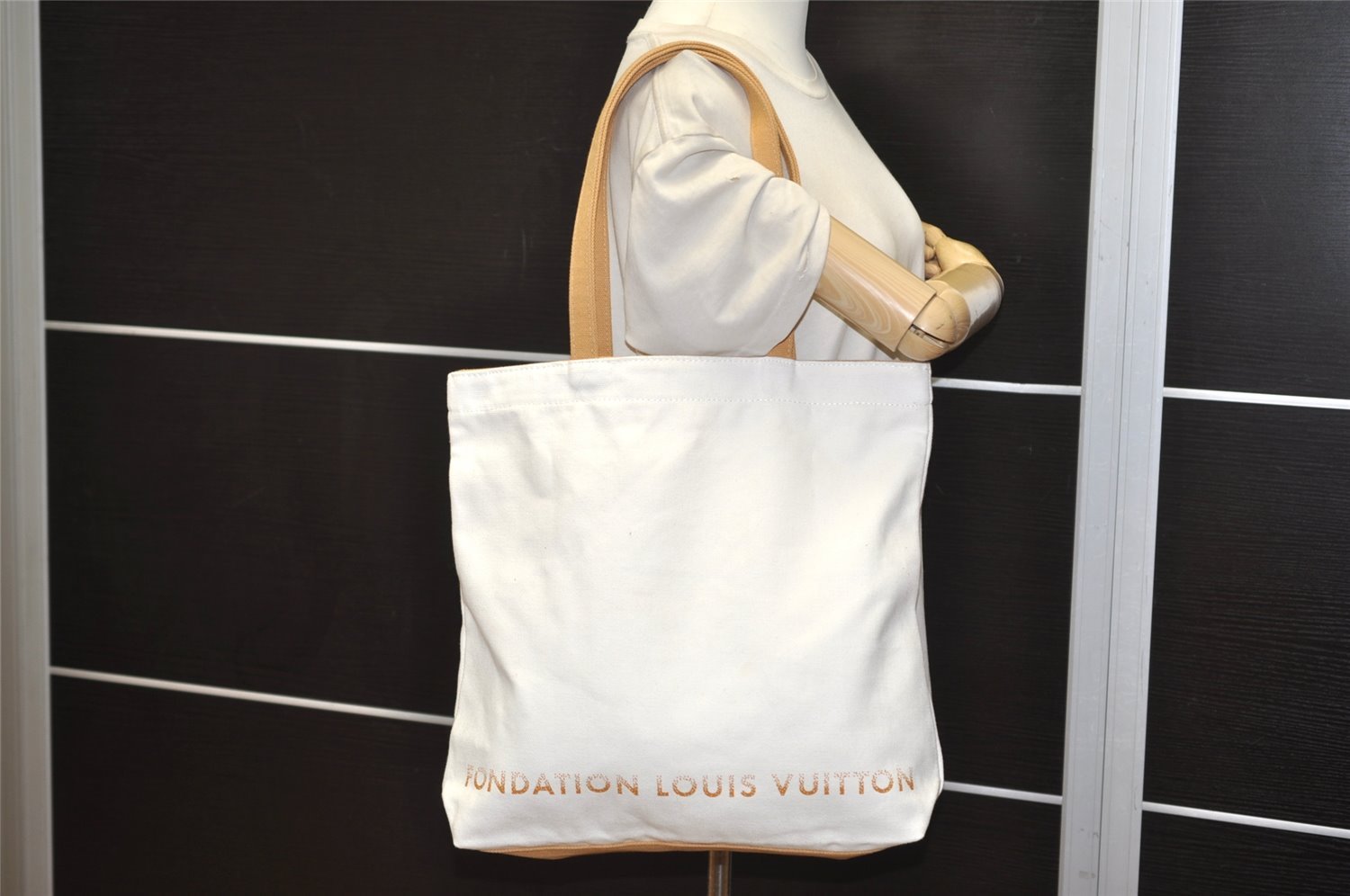 Authentic Louis Vuitton Fondation Exclusive Shoulder Tote Bag Canvas White 6057J