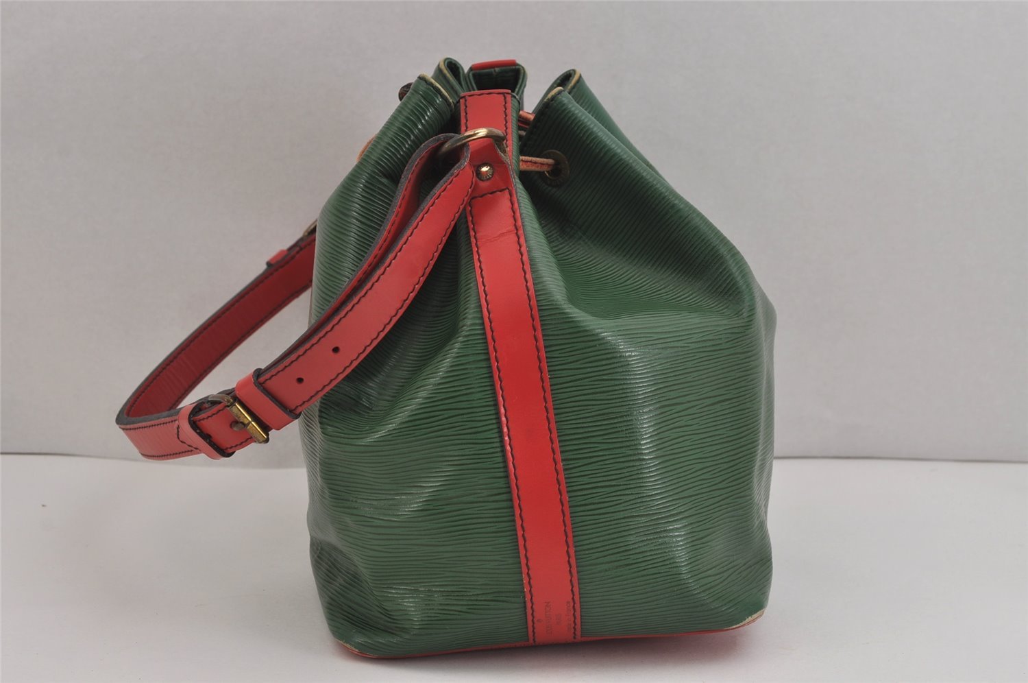 Authentic Louis Vuitton Epi Petit Noe Bi-color Green x Red Drawstring Bag 6061J