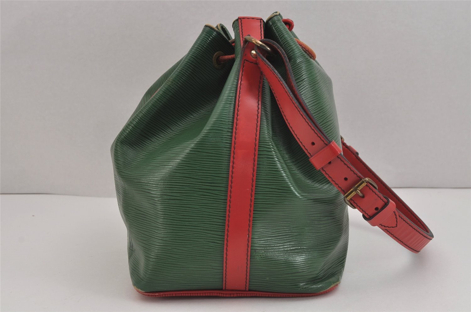 Authentic Louis Vuitton Epi Petit Noe Bi-color Green x Red Drawstring Bag 6061J