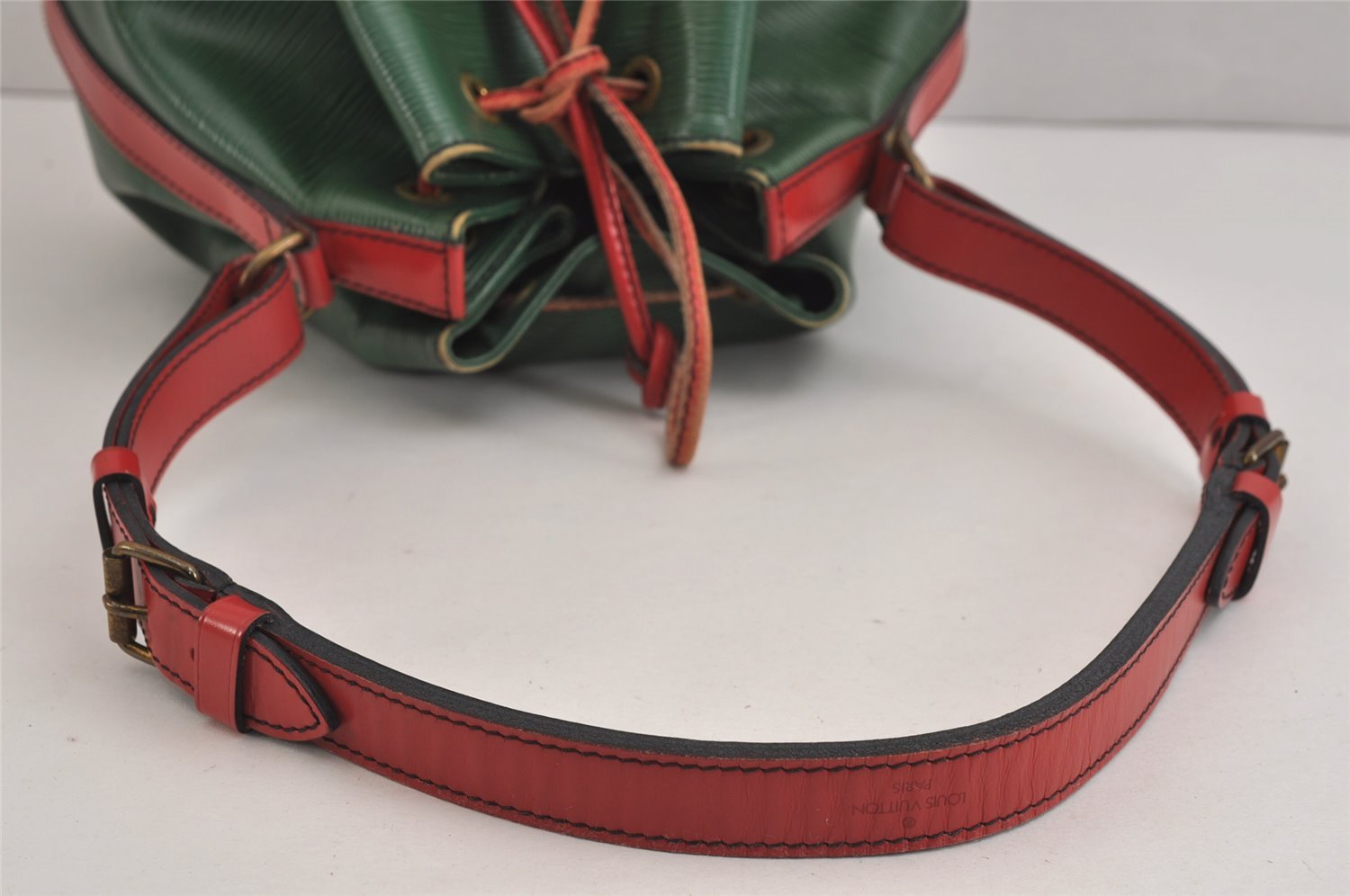 Authentic Louis Vuitton Epi Petit Noe Bi-color Green x Red Drawstring Bag 6061J