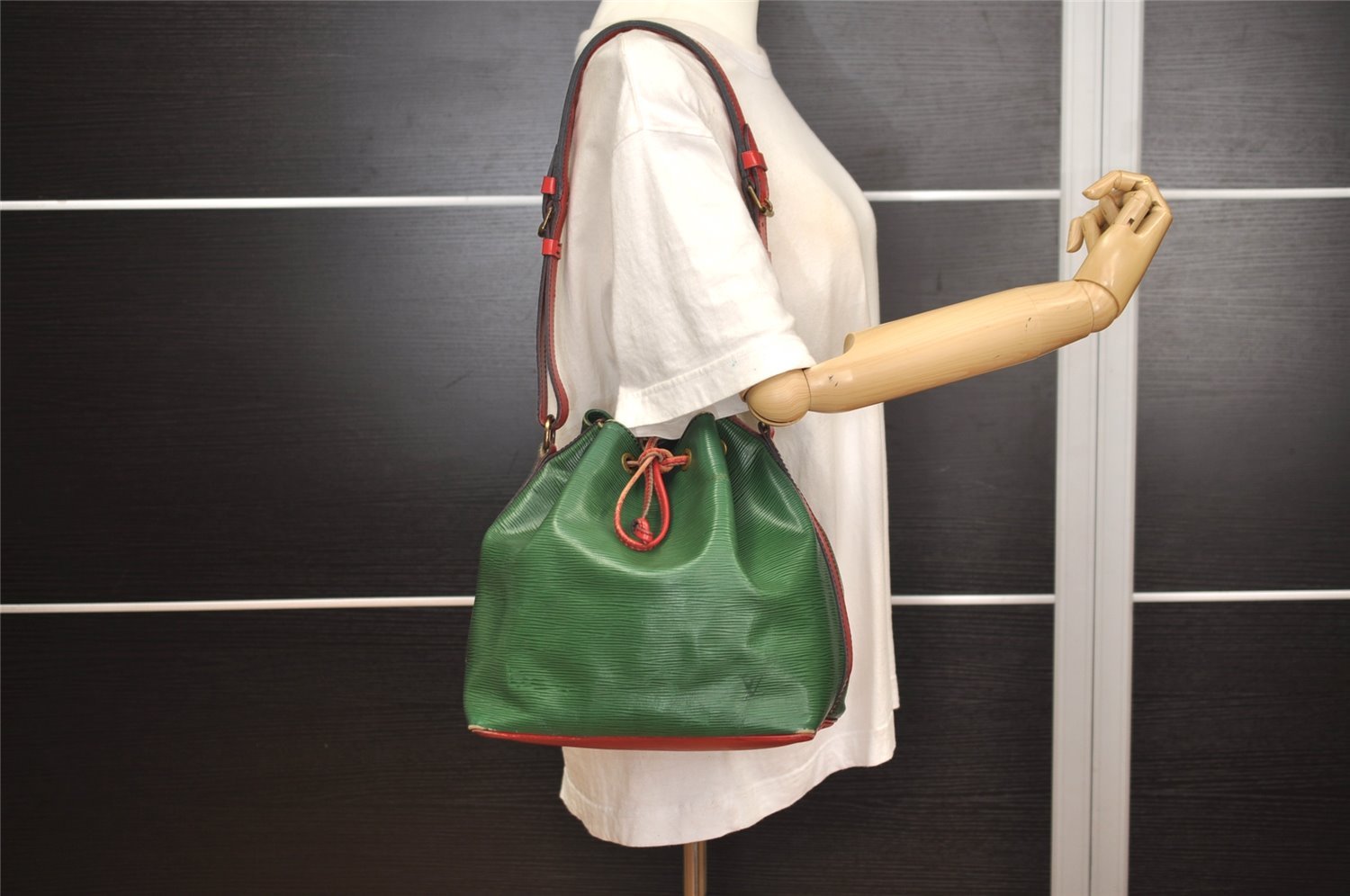 Authentic Louis Vuitton Epi Petit Noe Bi-color Green x Red Drawstring Bag 6061J