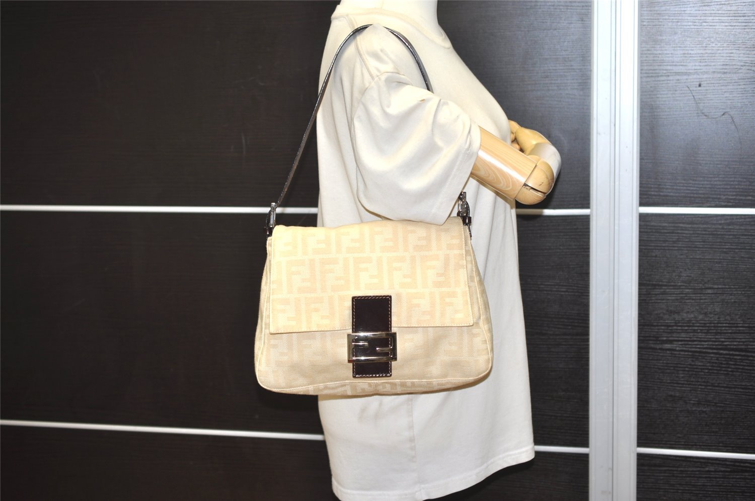 Authentic FENDI Zucca Mamma Baguette Shoulder Bag Canvas Leather Beige 6068J
