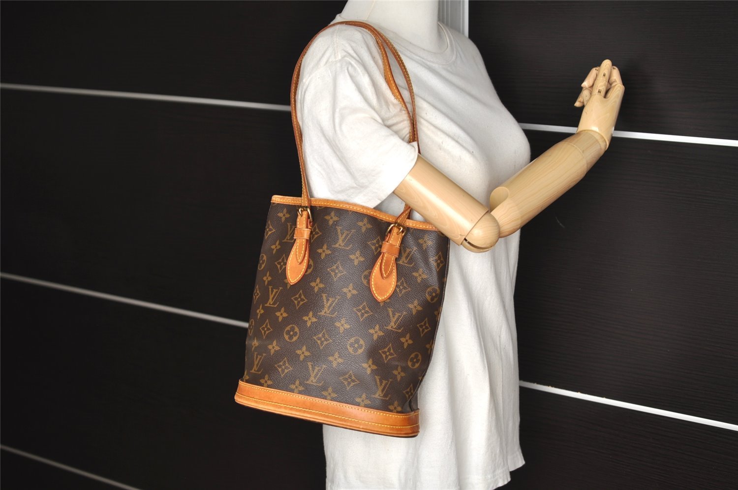 Authentic Louis Vuitton Monogram Bucket PM Shoulder Tote Bag M42238 Junk 6076J
