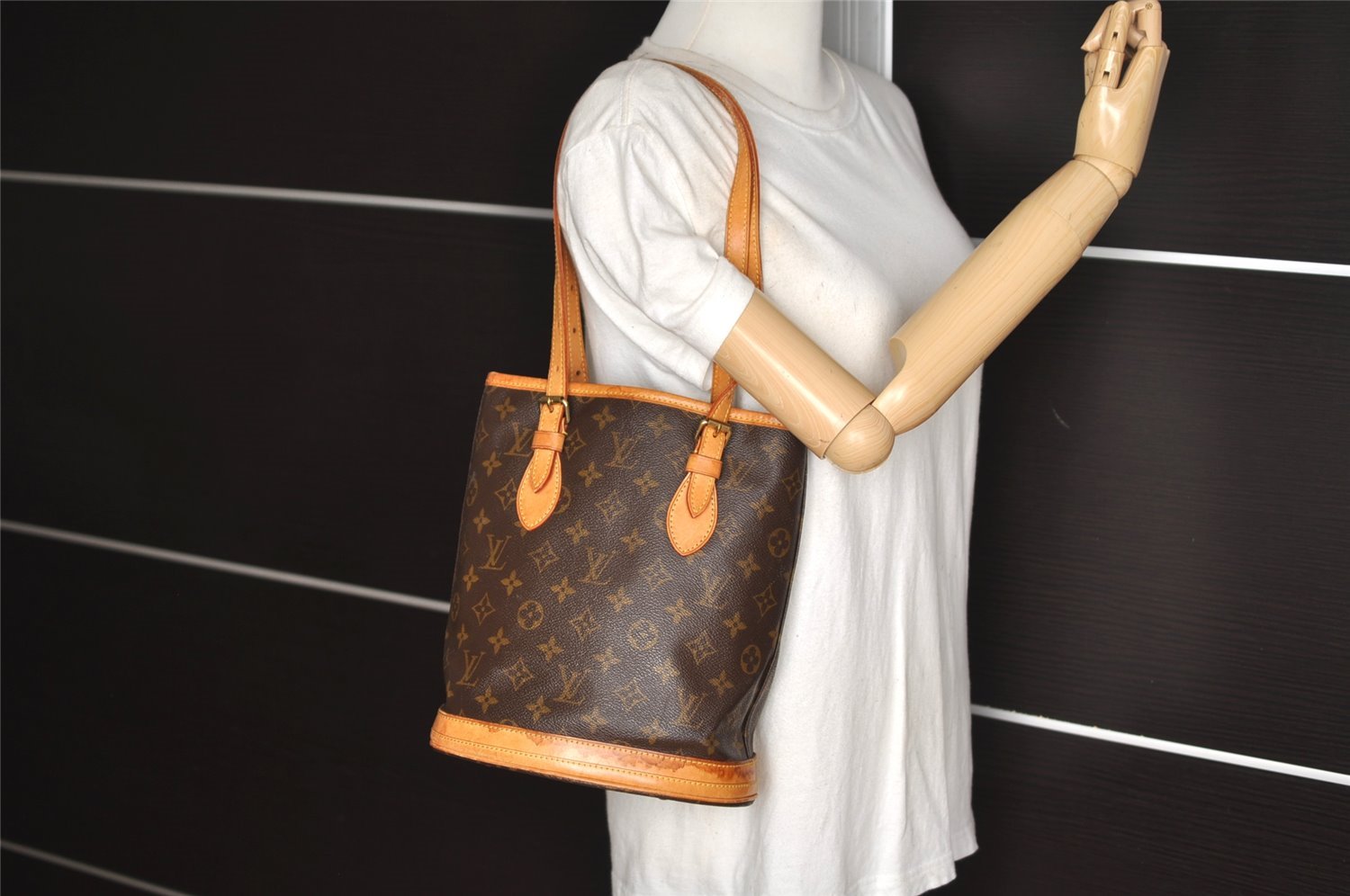 Authentic Louis Vuitton Monogram Bucket PM Shoulder Tote Bag M42238 LV 6077J
