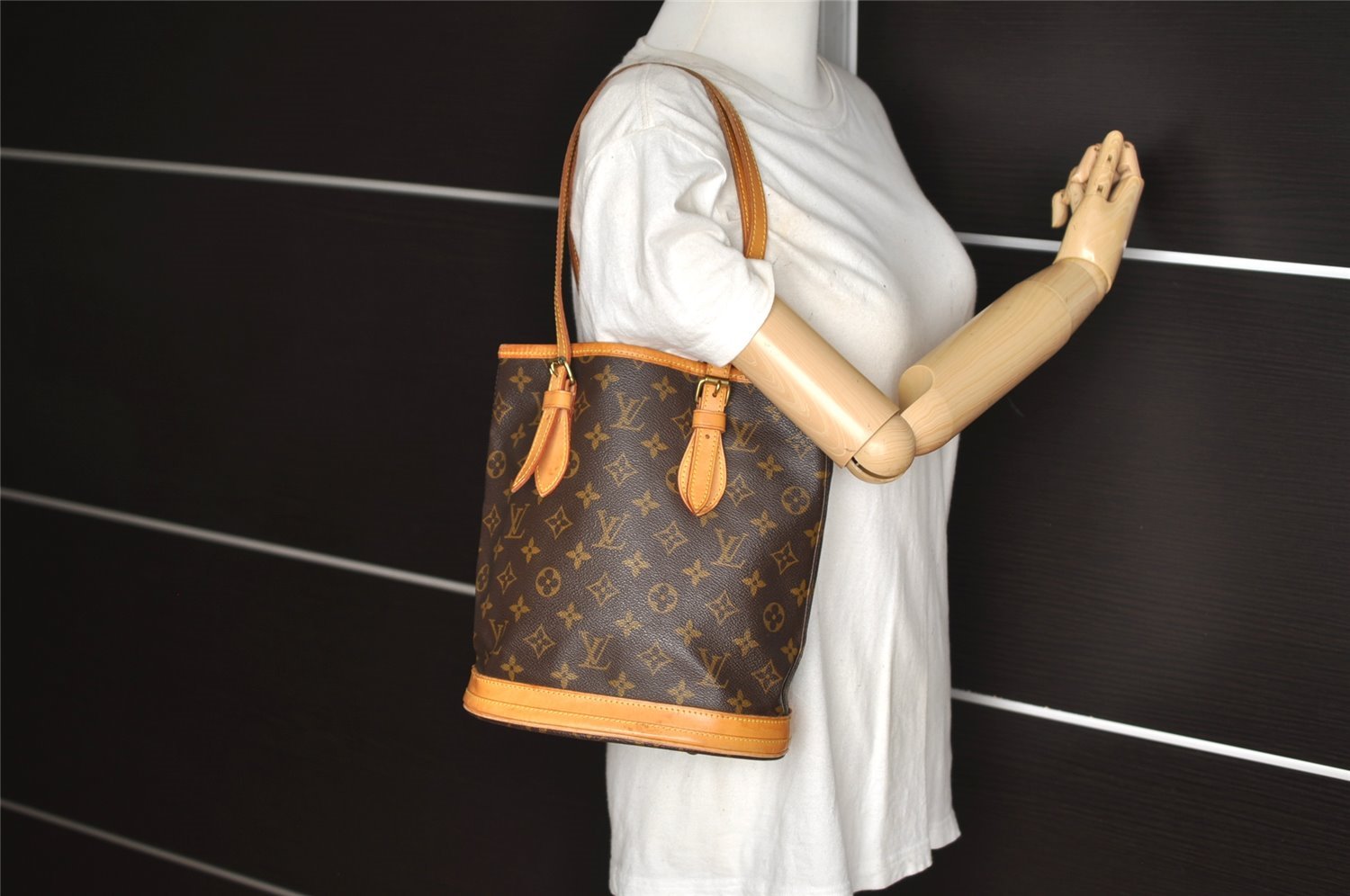Authentic Louis Vuitton Monogram Bucket PM Shoulder Tote Bag M42238 Junk 6078J