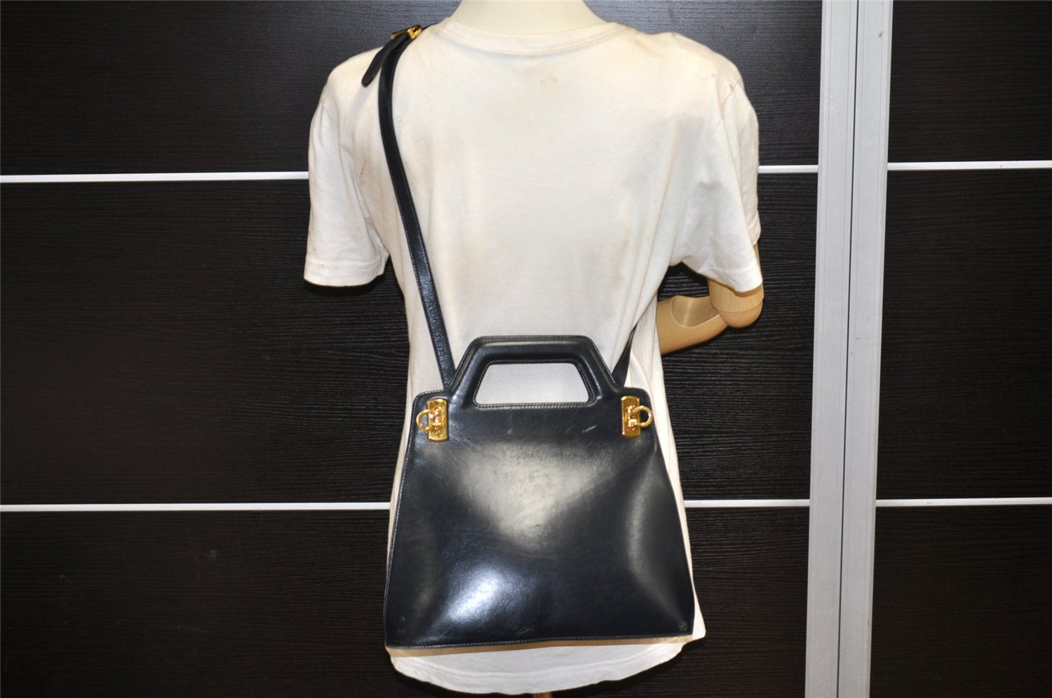 Authentic Salvatore Ferragamo Gancini Leather 2Way Shoulder Hand Bag Navy 6085K