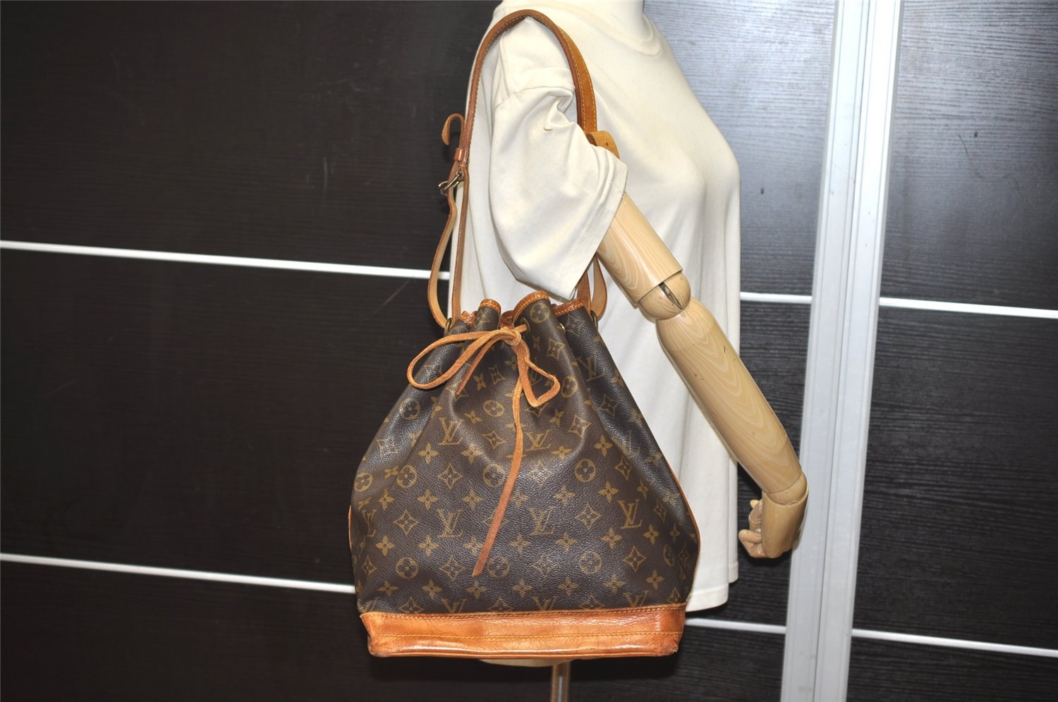 Authentic Louis Vuitton Monogram Noe Shoulder Drawstring Bag M42224 LV 6088J