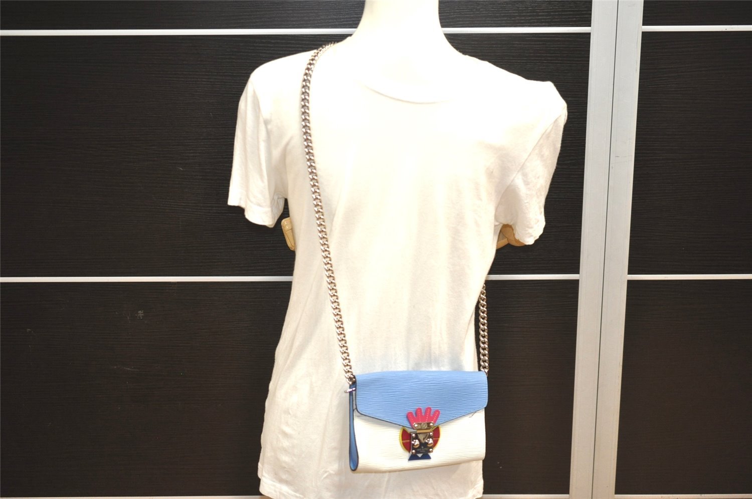 Authentic Louis Vuitton Epi Tribal Mask Shoulder Wallet M60795 White Blue 6100J