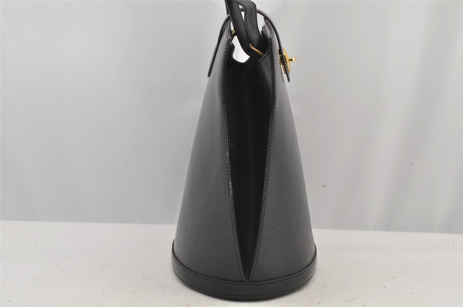 Authentic Louis Vuitton Epi Cluny Shoulder Bag Purse Black M52252 LV 6113J