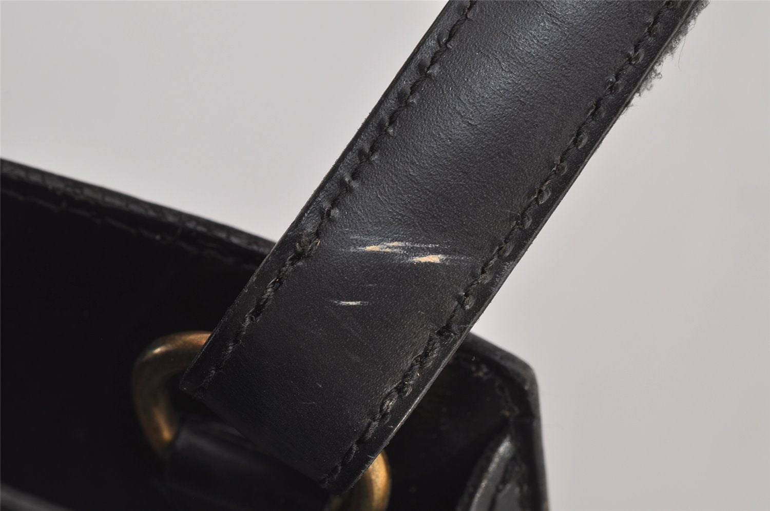 Authentic Louis Vuitton Epi Cluny Shoulder Bag Purse Black M52252 LV 6113J