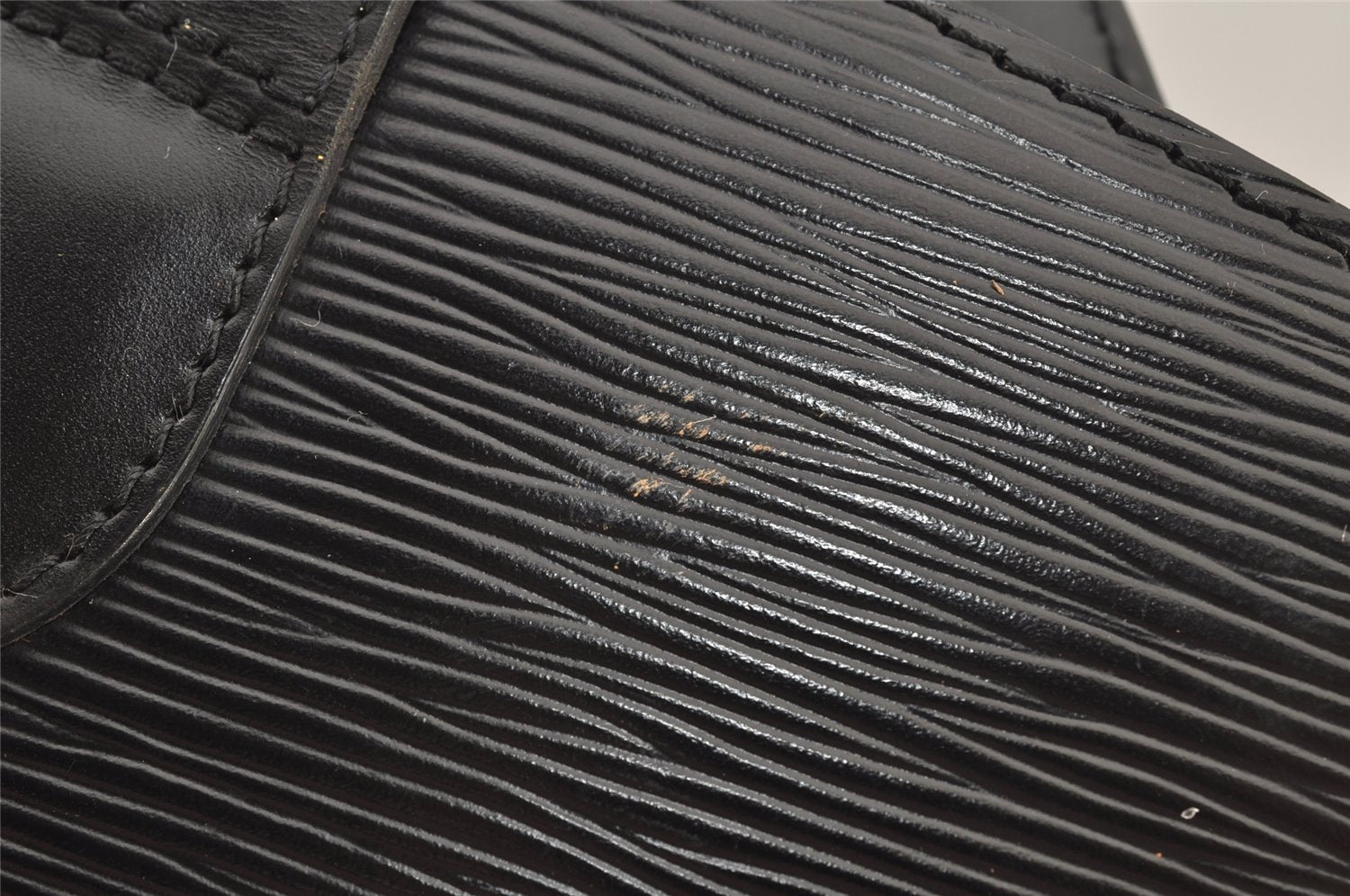 Authentic Louis Vuitton Epi Cluny Shoulder Bag Purse Black M52252 LV 6113J