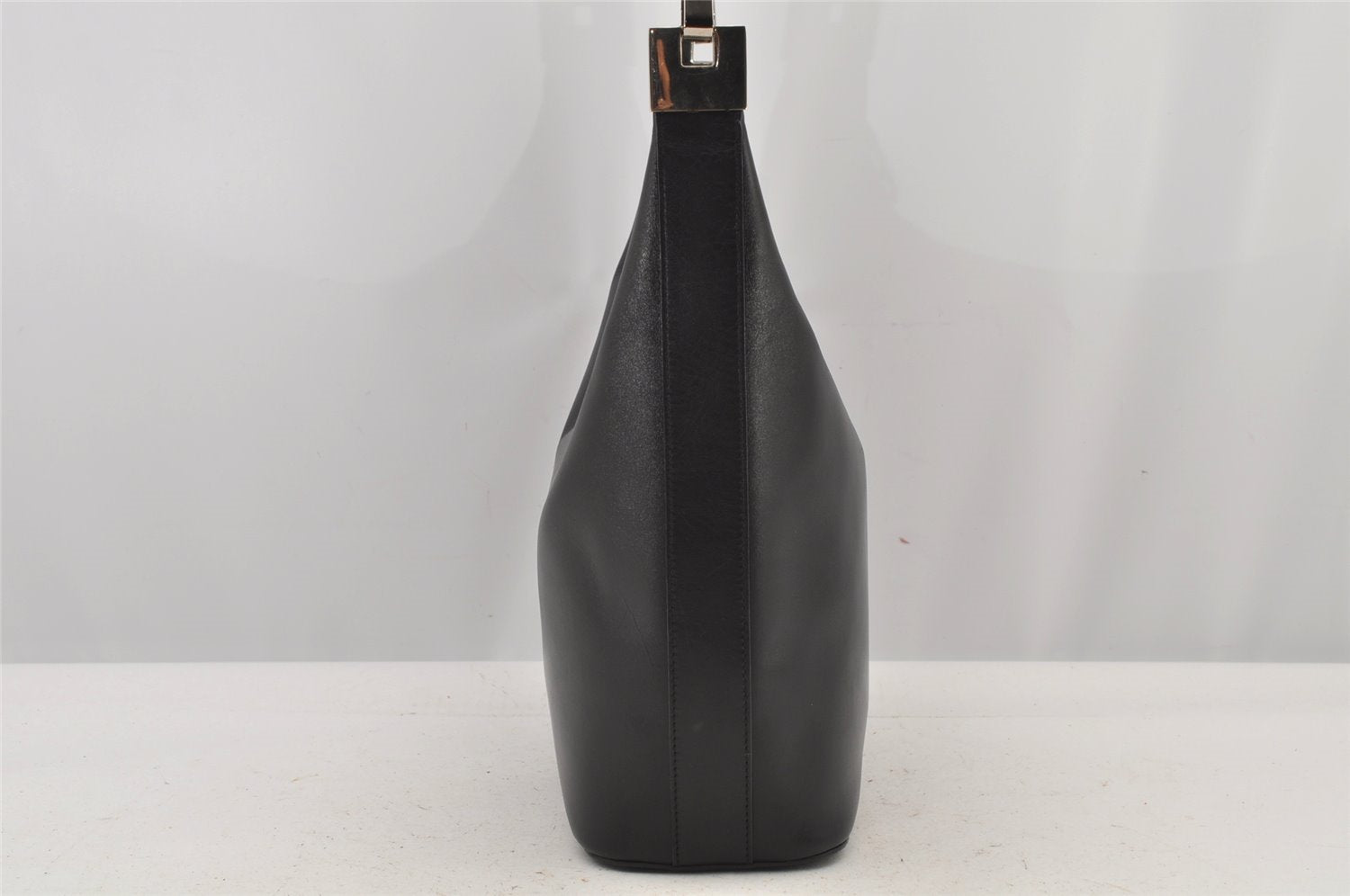 Authentic GUCCI Vintage Shoulder Bag Purse Leather 0013814 Black 6115J