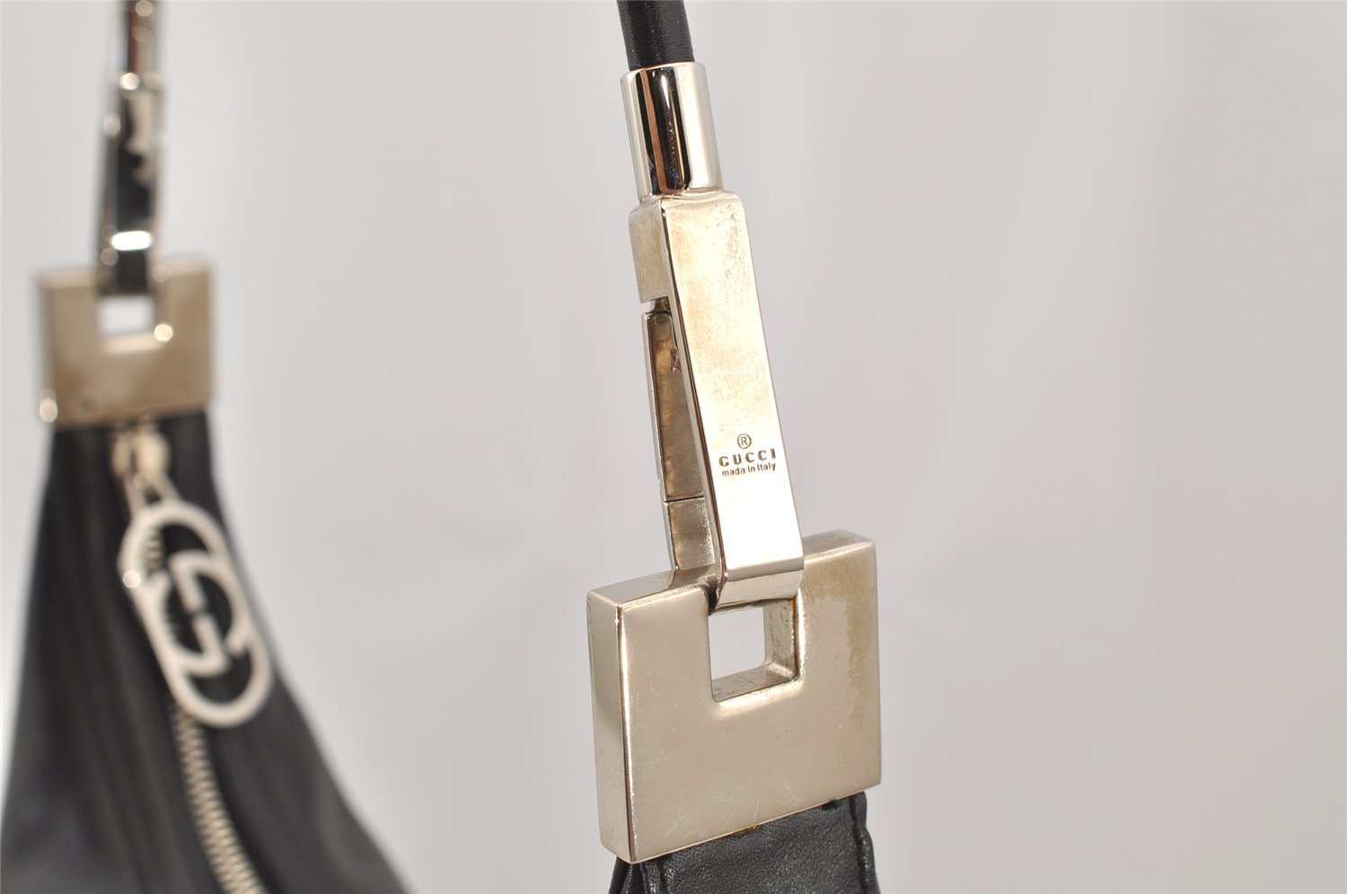 Authentic GUCCI Vintage Shoulder Bag Purse Leather 0013814 Black 6115J