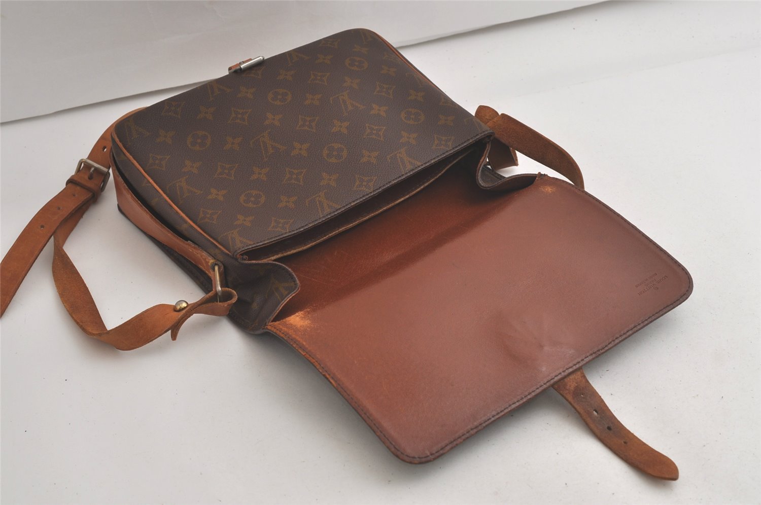 Authentic Louis Vuitton Monogram Cartouchiere GM Shoulder Bag Old Model 6137K