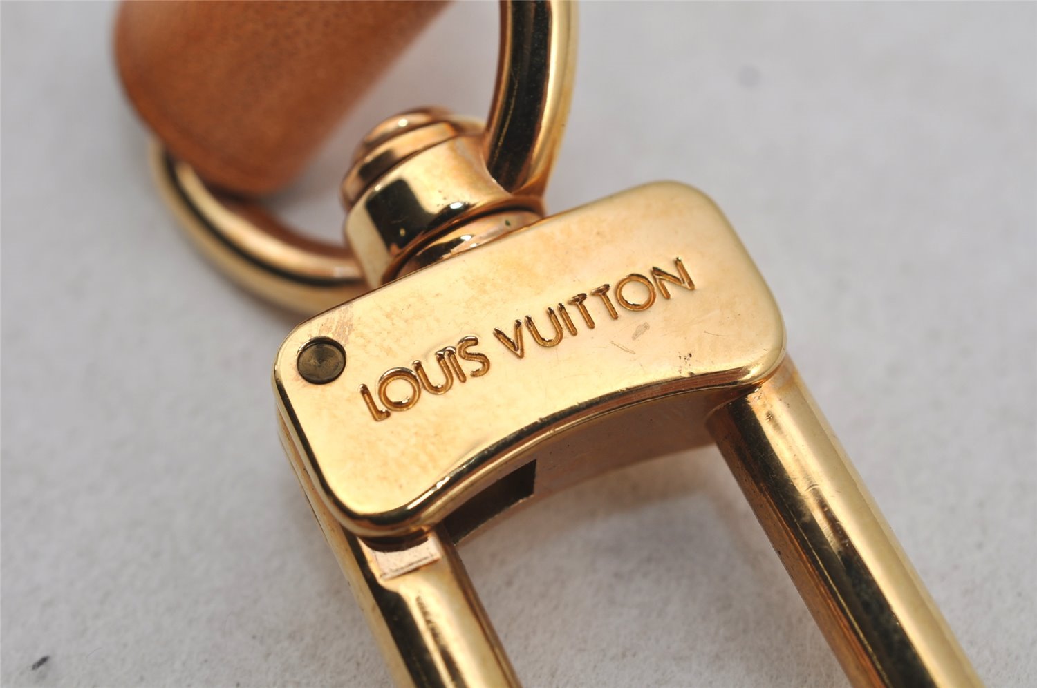 Authentic Louis Vuitton Leather Shoulder Strap Beige 47.2