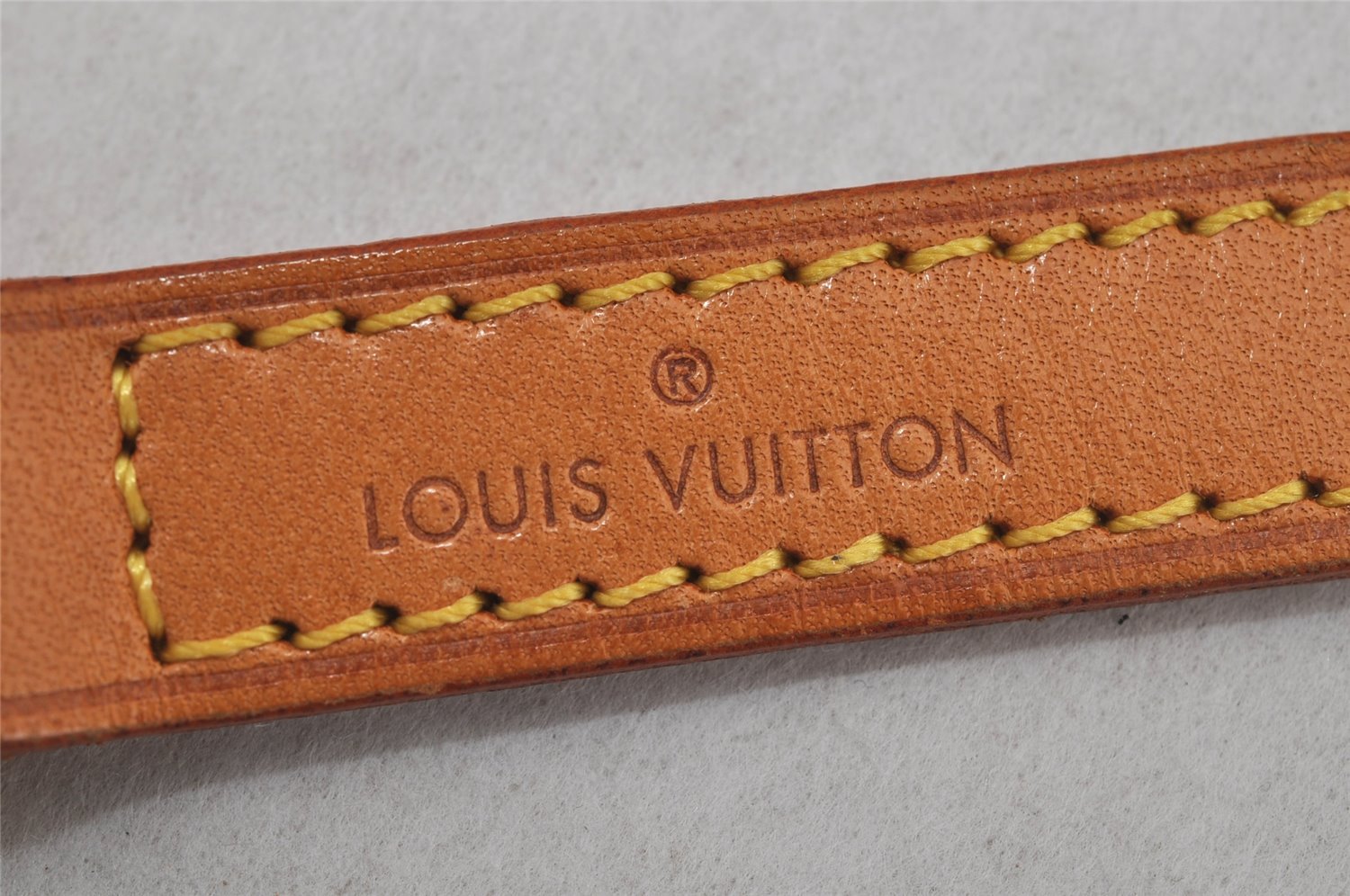 Authentic Louis Vuitton Leather Shoulder Strap Beige 47.2