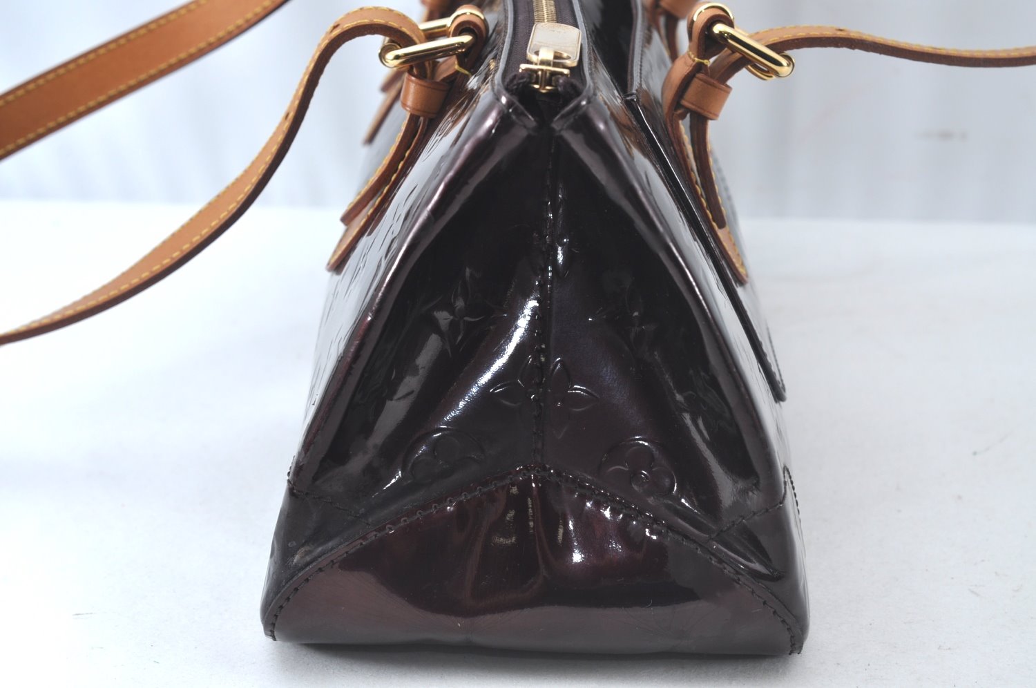 Auth Louis Vuitton Vernis Rose Wood Avenue Shoulder Bag Wine Red M93510 LV 6161J