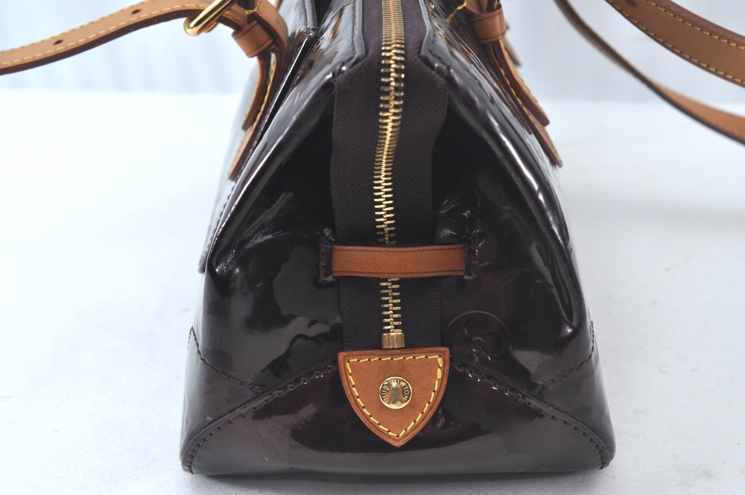 Auth Louis Vuitton Vernis Rose Wood Avenue Shoulder Bag Wine Red M93510 LV 6161J