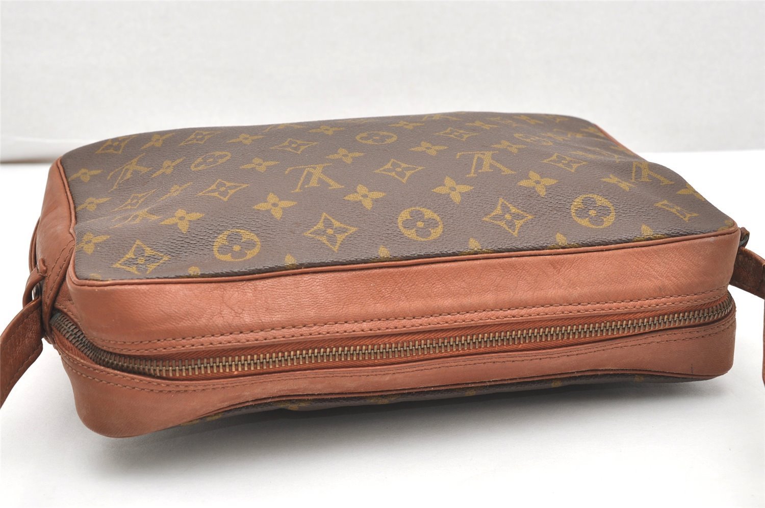 Authentic Louis Vuitton Monogram Sac Bandouliere 30 Shoulder Bag Old Model 6174K