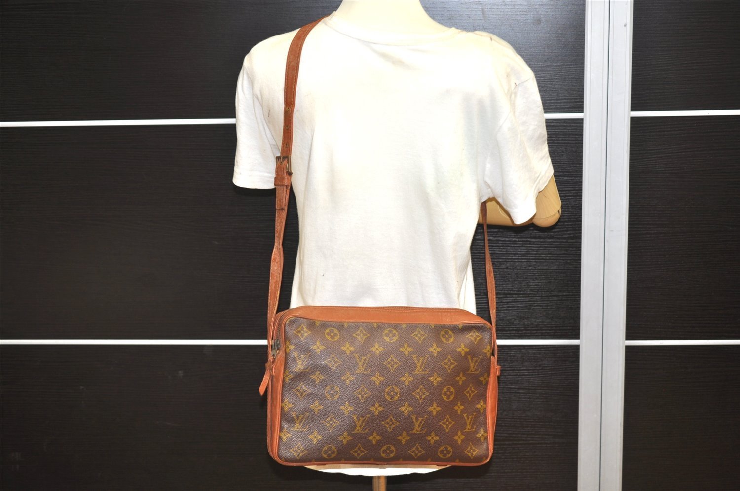 Authentic Louis Vuitton Monogram Sac Bandouliere 30 Shoulder Bag Old Model 6174K