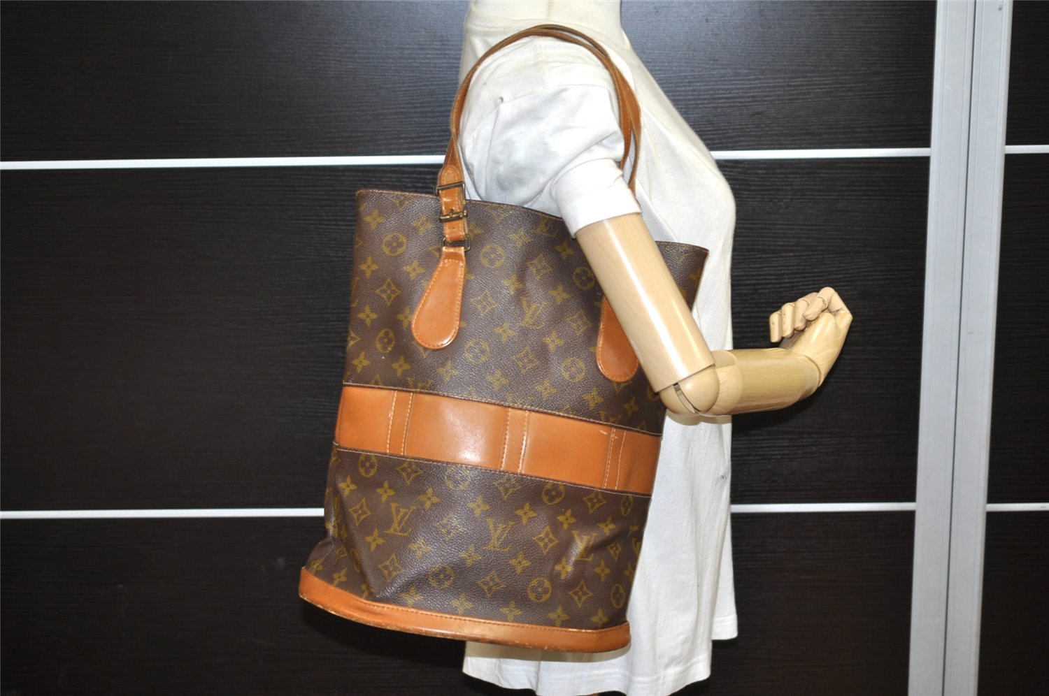 Authentic Louis Vuitton Monogram Bucket GM Shoulder Bag T42236 USA Model 6176K