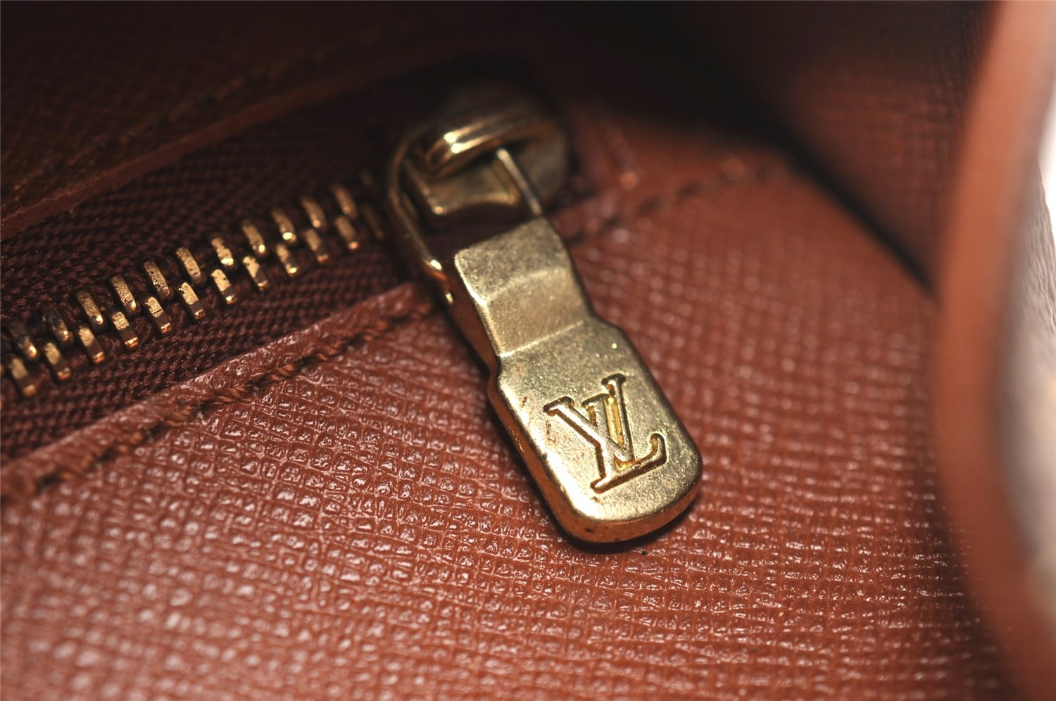 Authentic Louis Vuitton Monogram Saint Cloud GM M51242 Shoulder Cross Bag 6183J