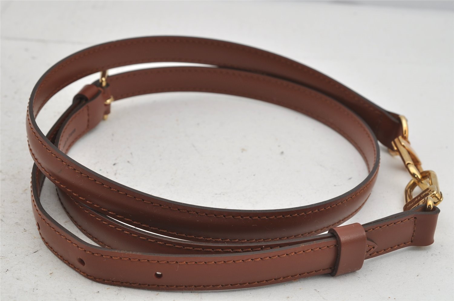 Authentic Louis Vuitton Leather Shoulder Strap Brown 40.9-48