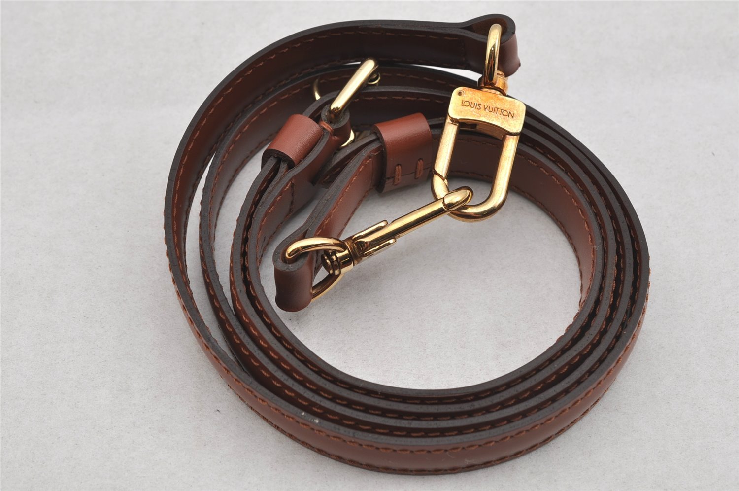 Authentic Louis Vuitton Leather Shoulder Strap Brown 40.9-48