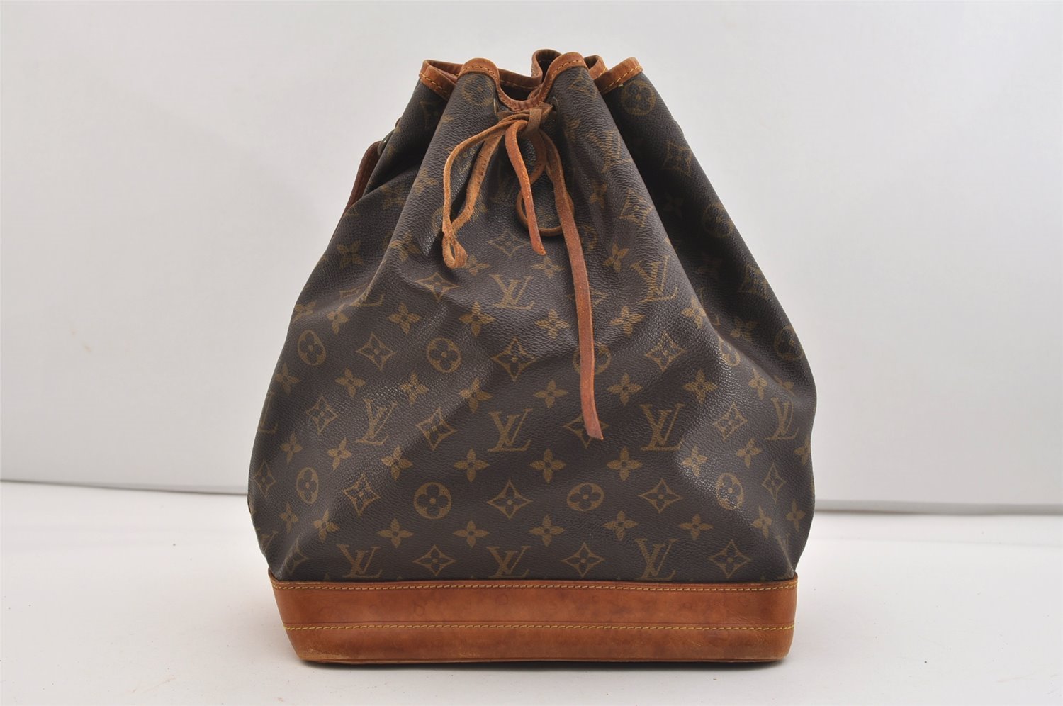 Authentic Louis Vuitton Monogram Noe Shoulder Drawstring Bag M42224 LV 6187J