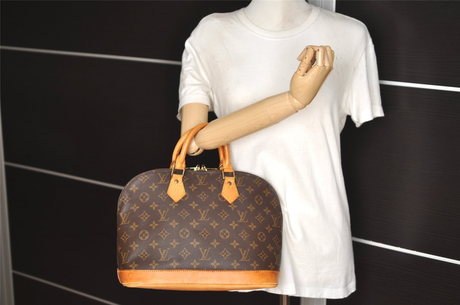 Authentic Louis Vuitton Monogram Alma Hand Bag Purse M51130 LV 6190I