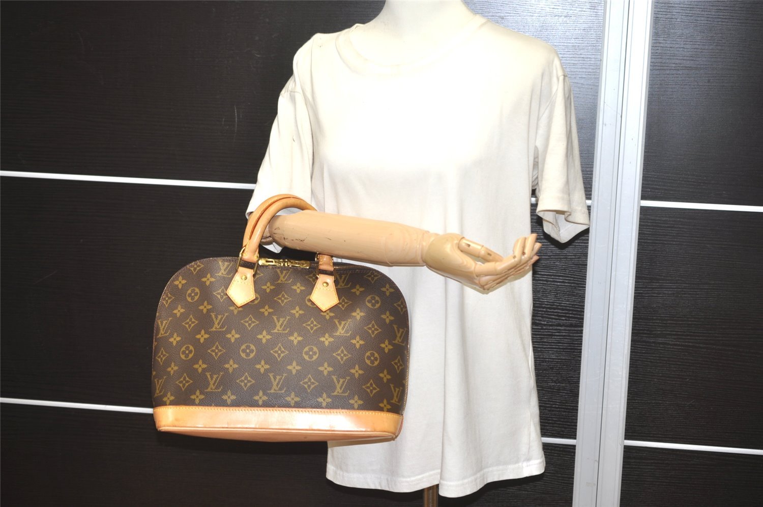 Authentic Louis Vuitton Monogram Alma Hand Bag Purse M51130 LV 6202I