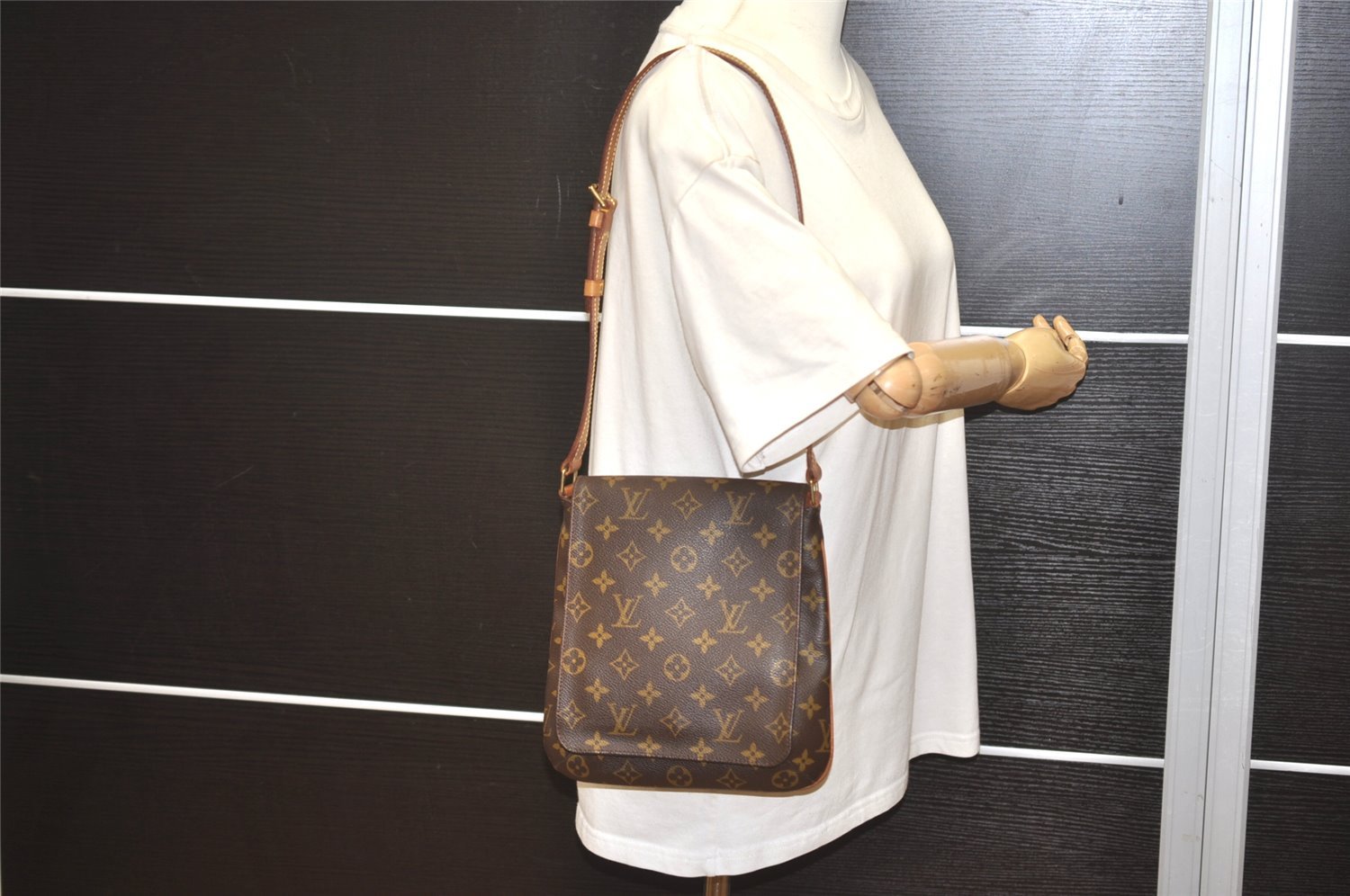 Authentic Louis Vuitton Monogram Musette Salsa Shoulder Bag Purse LV 6203I