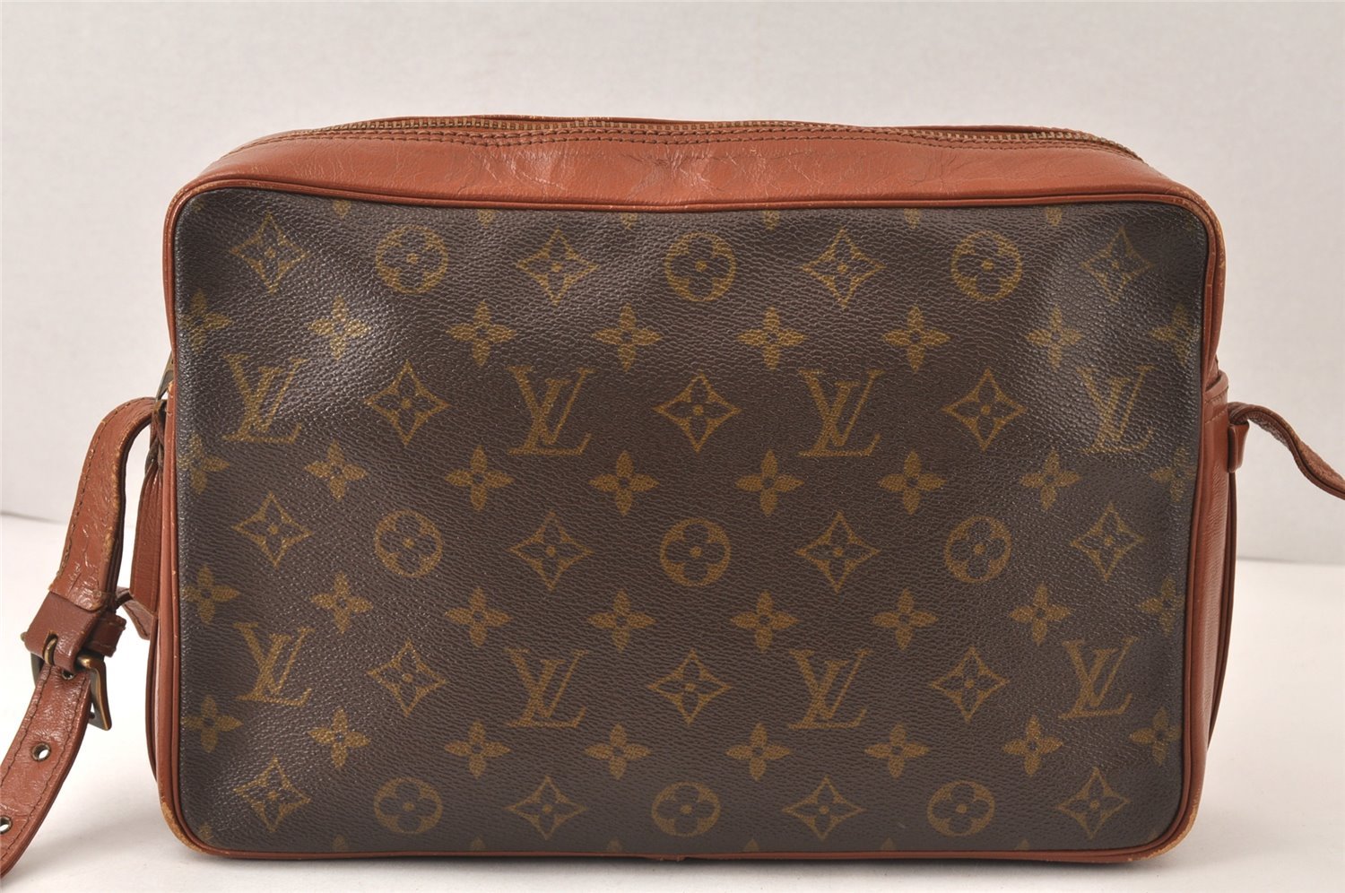 Authentic Louis Vuitton Monogram Sac Bandouliere 30 Shoulder Bag Old Model 6213K