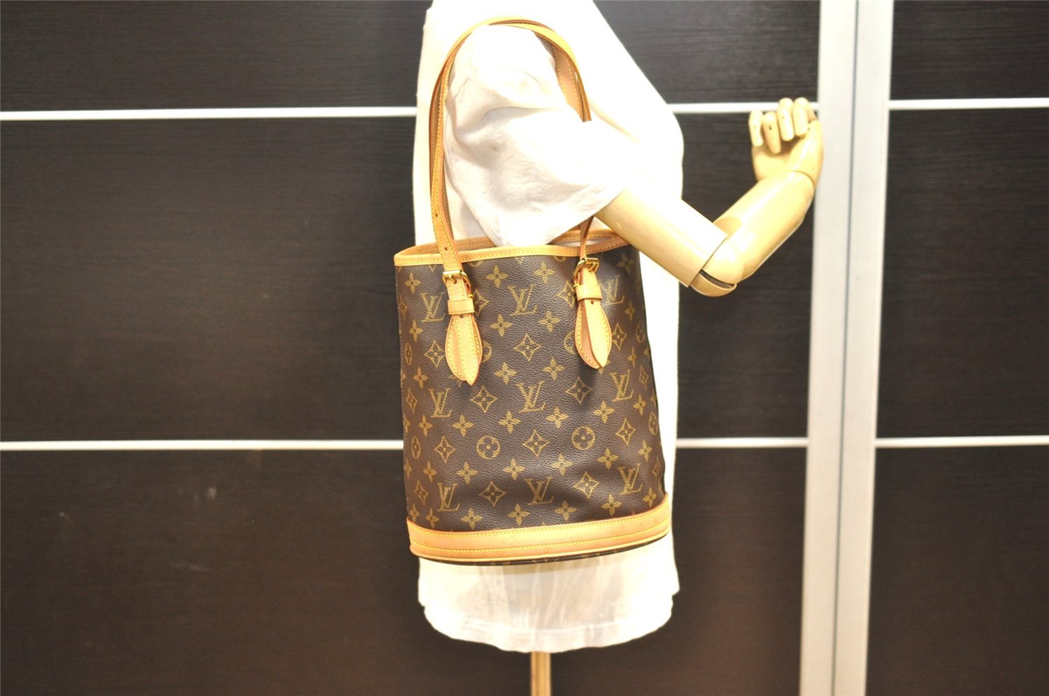 Authentic Louis Vuitton Monogram Bucket PM Shoulder Tote Bag M42238 LV 6214I