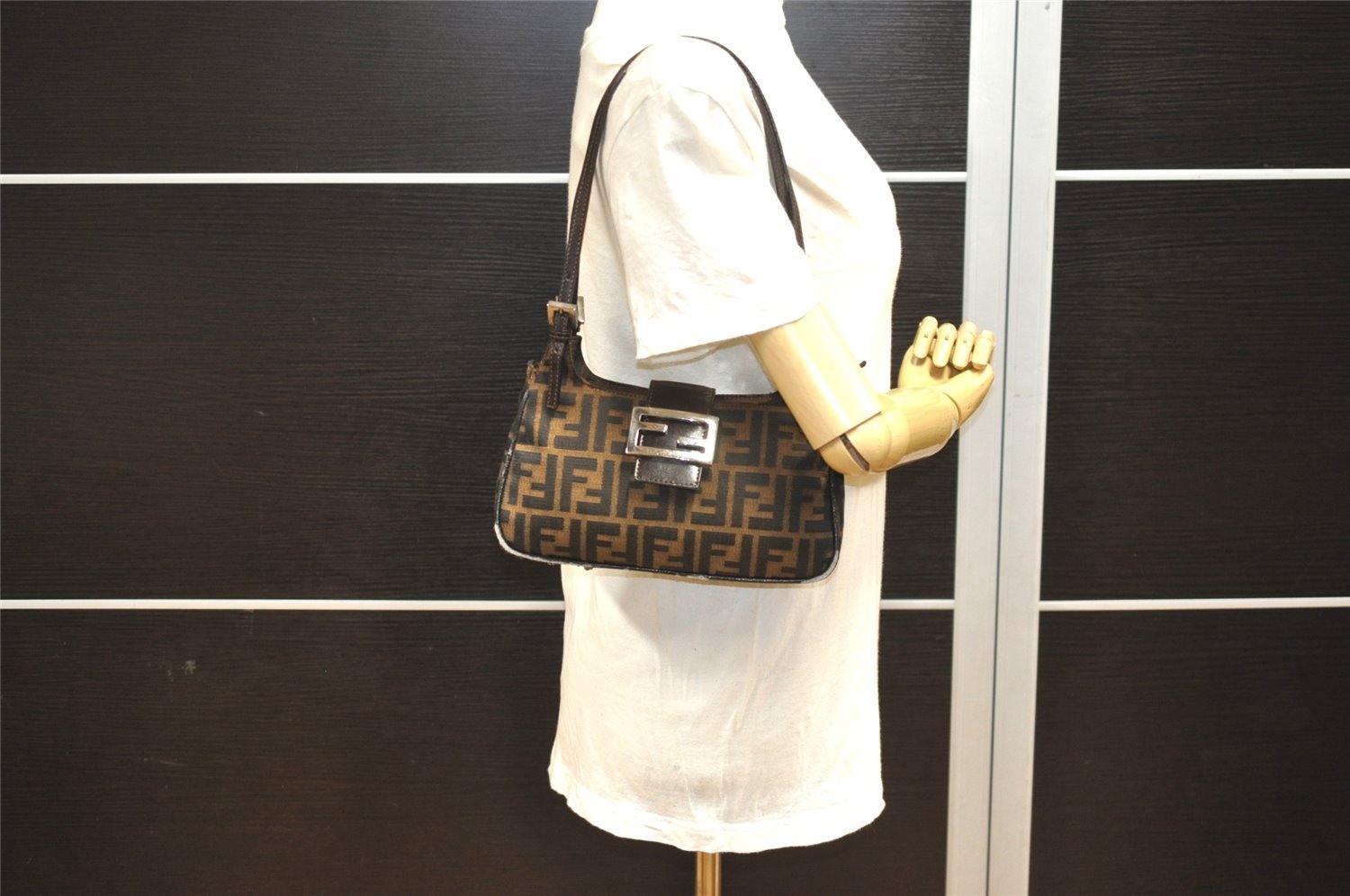 Authentic FENDI Zucca Shoulder Hand Bag Purse Canvas Leather Brown Black 6219I