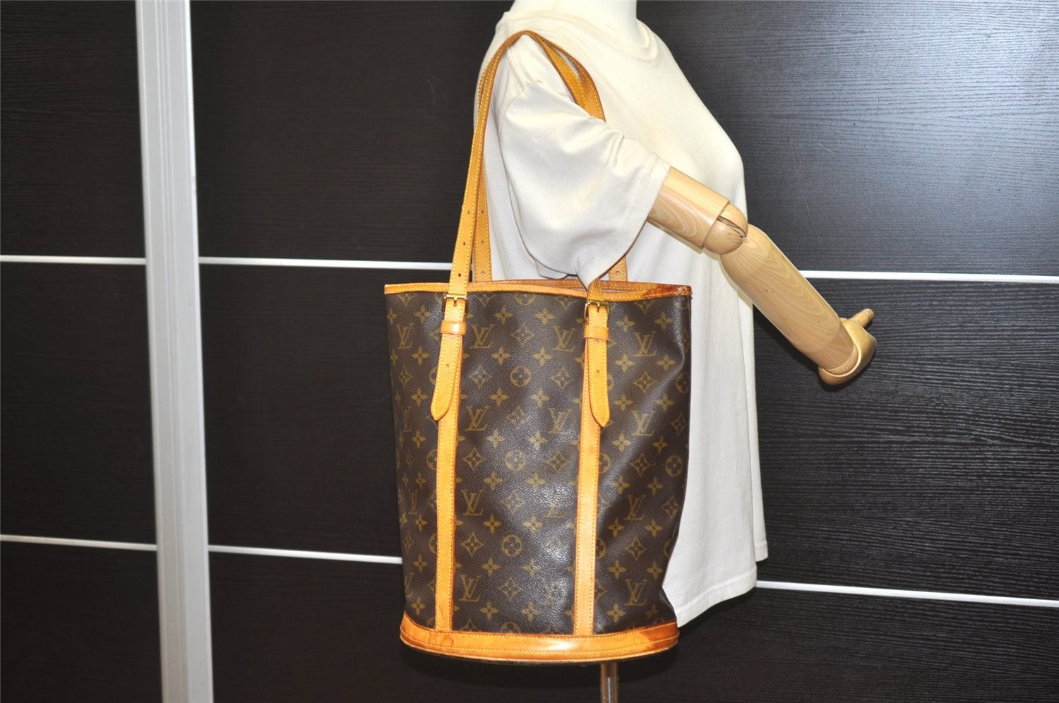 Authentic Louis Vuitton Monogram Bucket GM Shoulder Tote Bag M42236 LV 6219J
