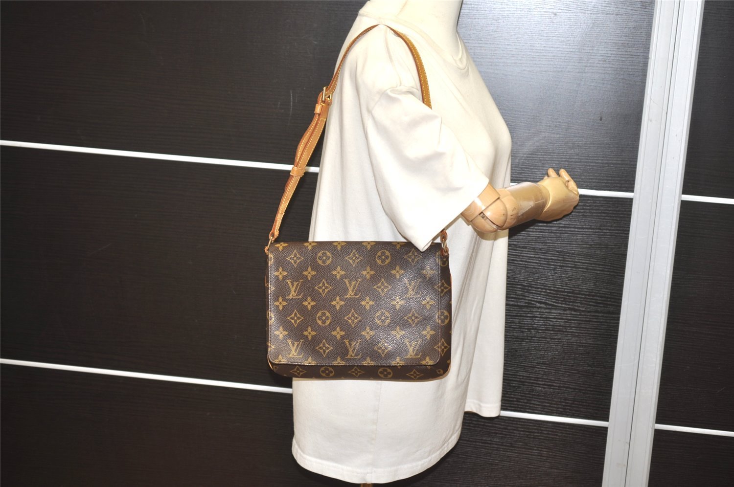 Authentic Louis Vuitton Monogram Musette Tango Shoulder Bag M51257 LV 6229I